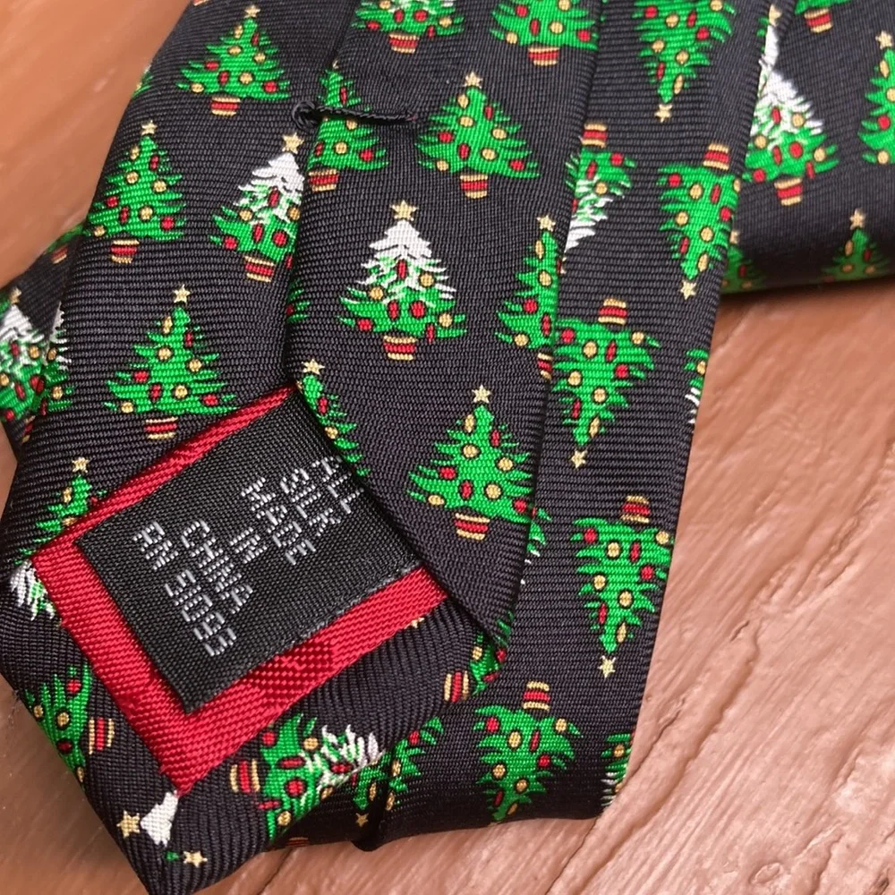 Hallmark Christmas tree tie